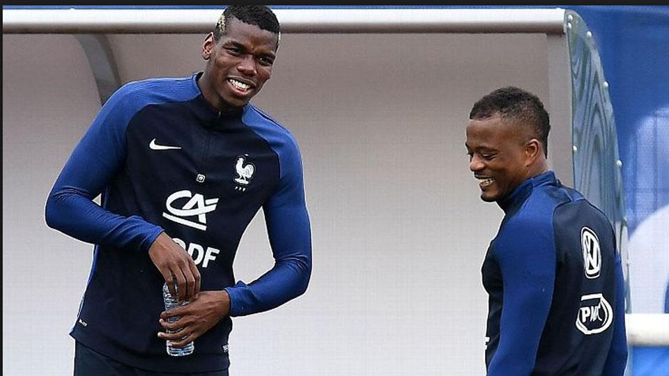 Paul Pogba dan Patrice Evra. - INDOSPORT